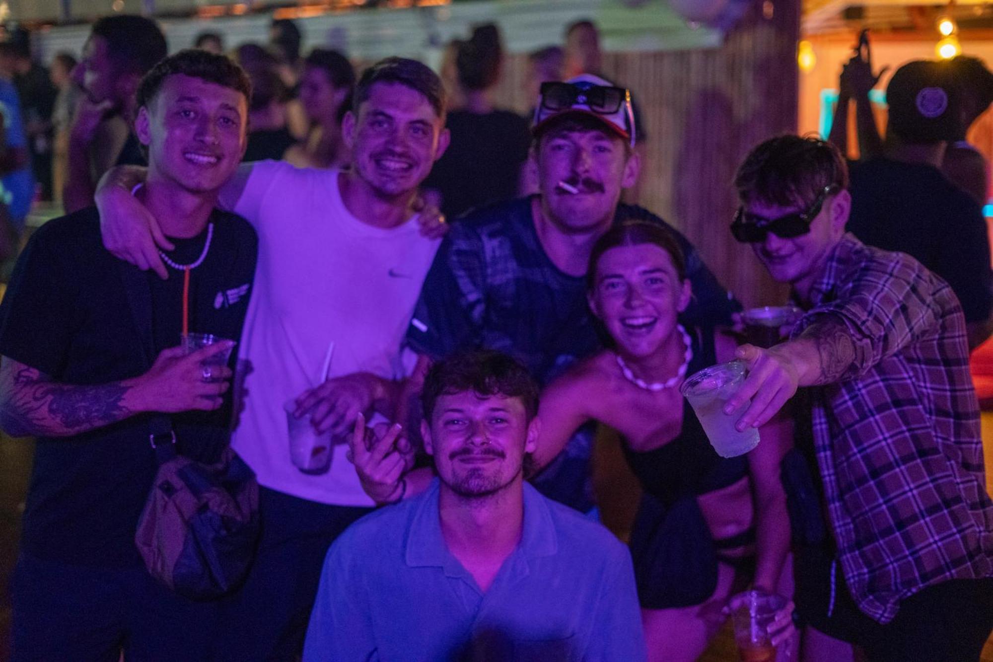 Base Party Hostel Ao Nang Luaran gambar