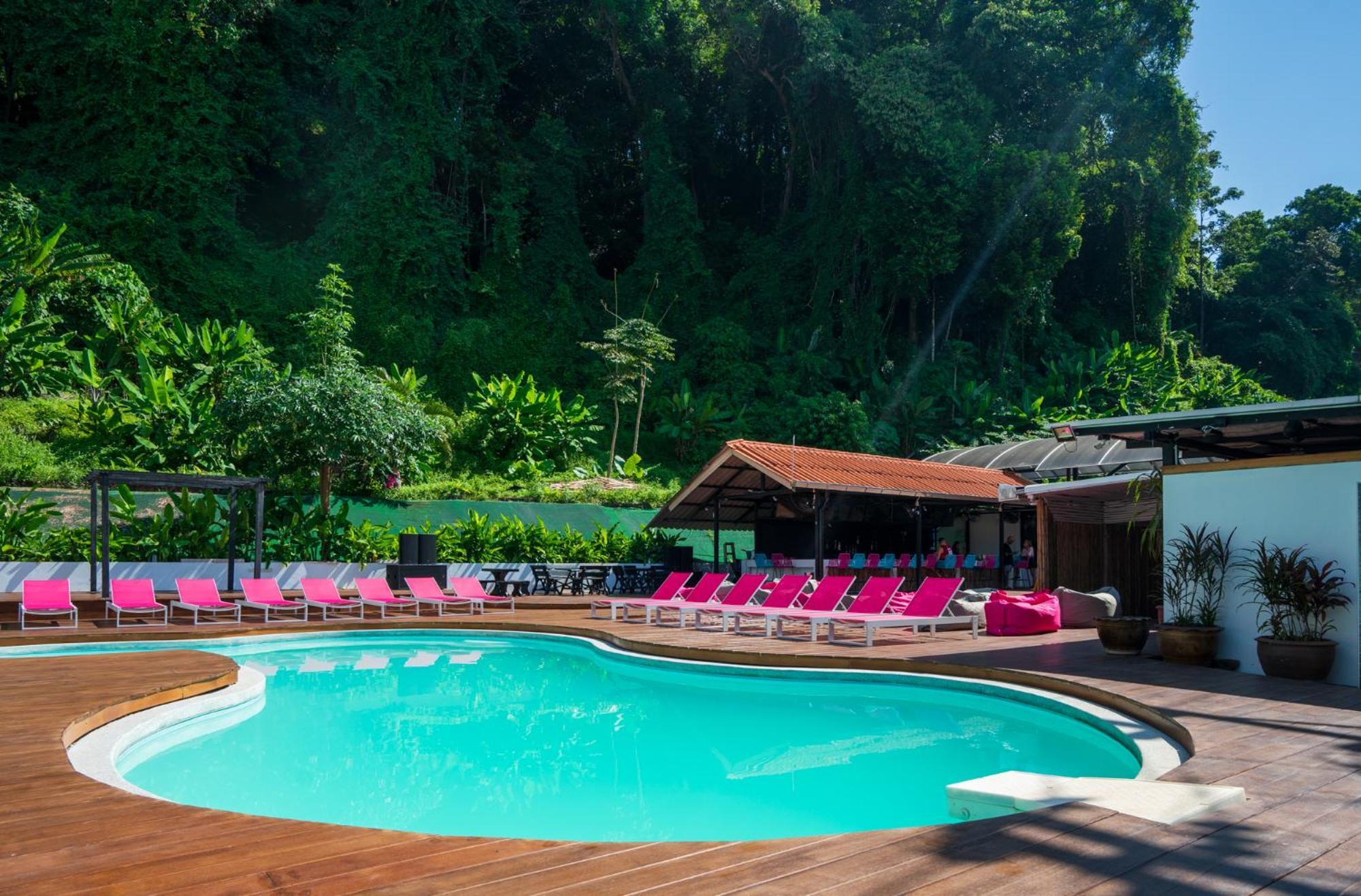 Base Party Hostel Ao Nang Luaran gambar