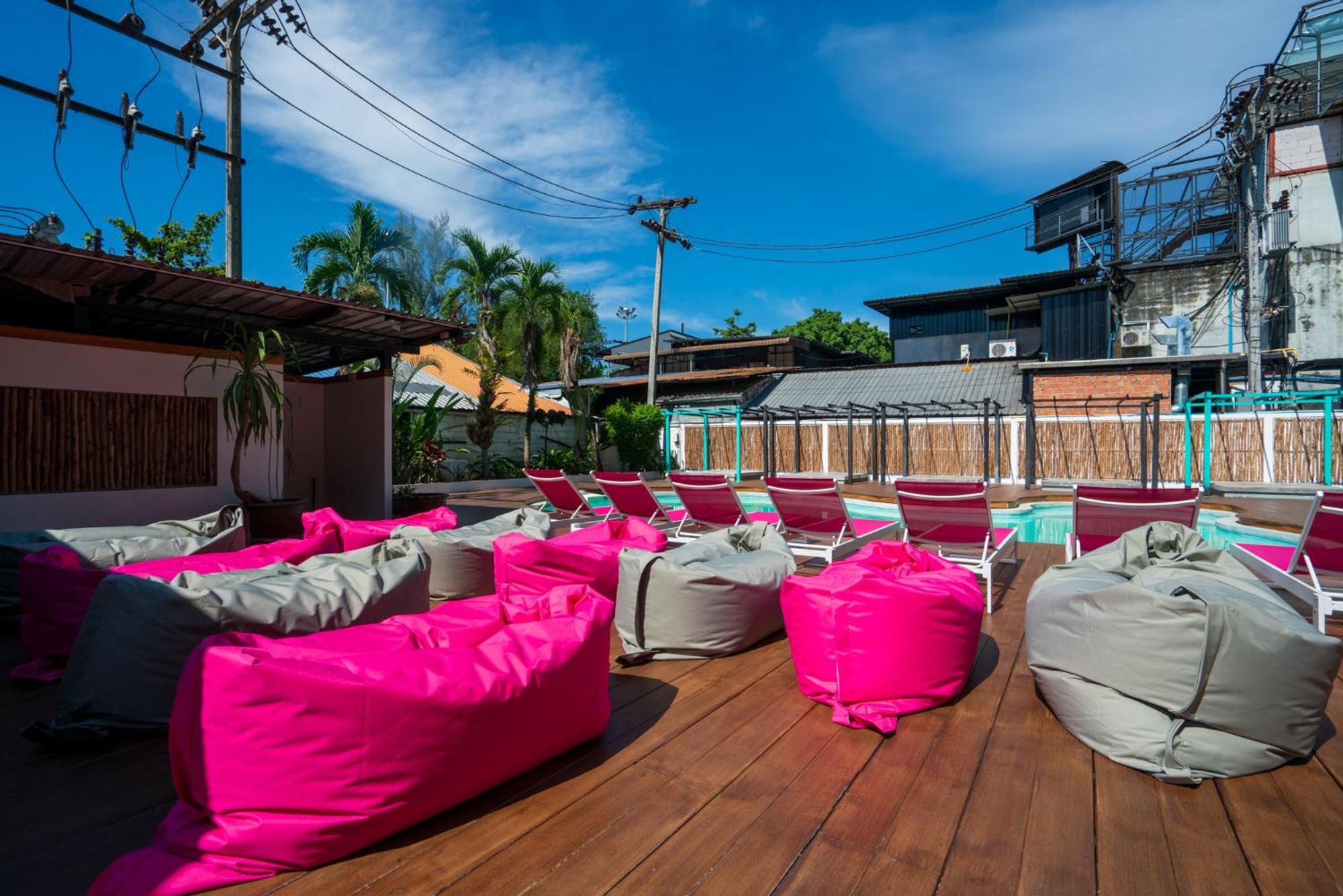 Base Party Hostel Ao Nang Luaran gambar