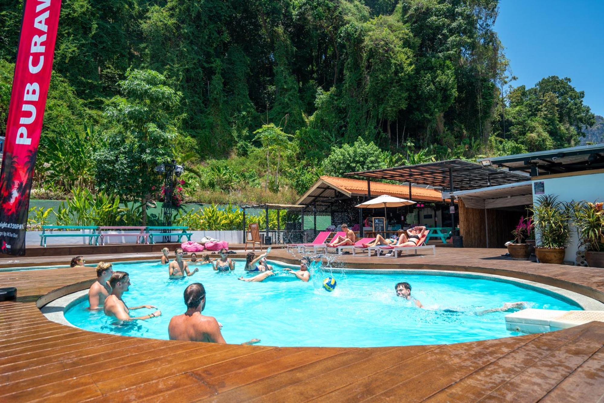 Base Party Hostel Ao Nang Luaran gambar