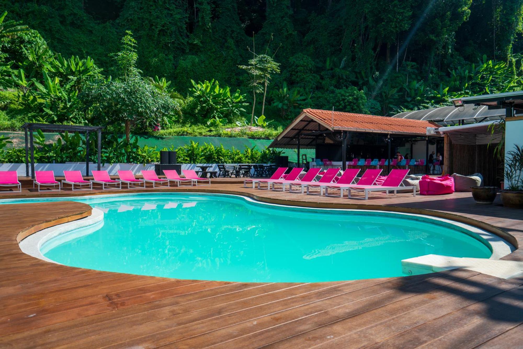 Base Party Hostel Ao Nang Luaran gambar