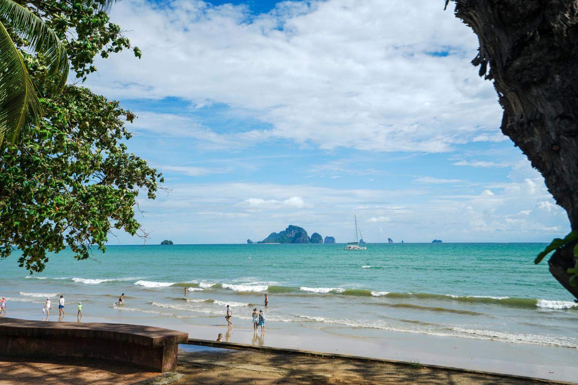 Base Party Hostel Ao Nang Luaran gambar